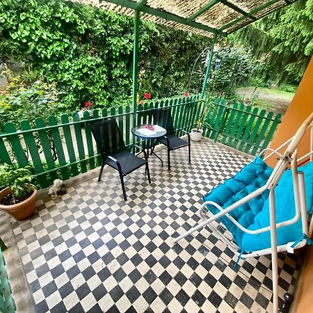 Grany'S Retro Guesthouse Near Budapest Airport 韦切什 外观 照片
