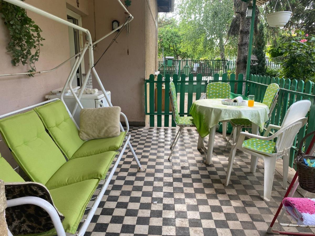 Grany'S Retro Guesthouse Near Budapest Airport 韦切什 外观 照片