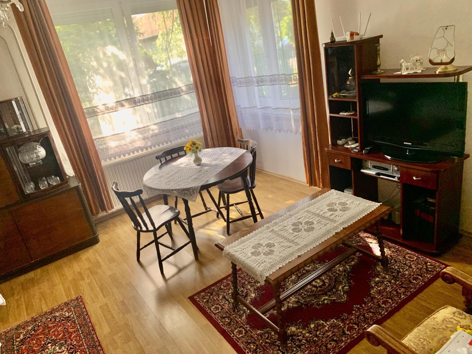 Grany'S Retro Guesthouse Near Budapest Airport 韦切什 外观 照片