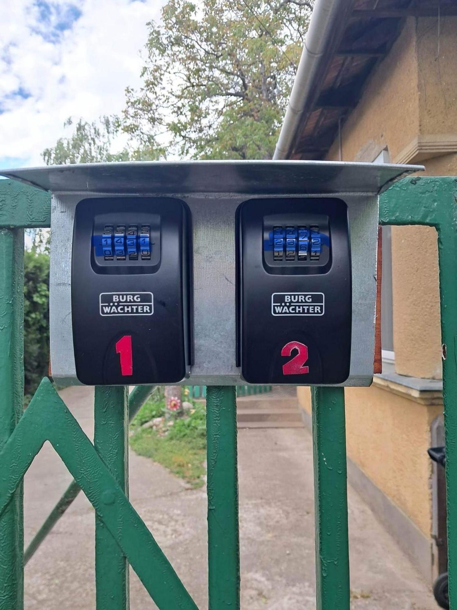 Grany'S Retro Guesthouse Near Budapest Airport 韦切什 外观 照片