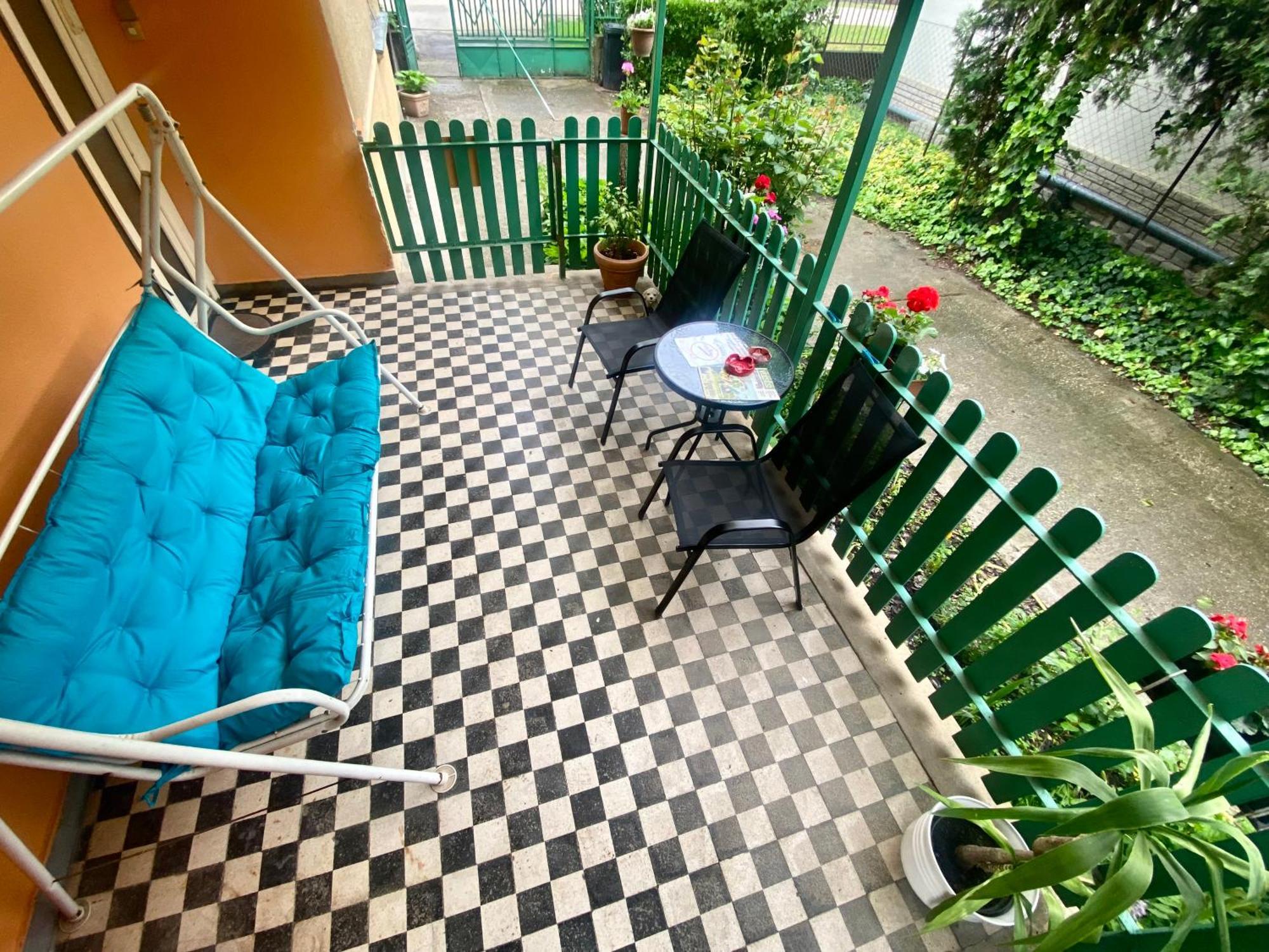 Grany'S Retro Guesthouse Near Budapest Airport 韦切什 外观 照片
